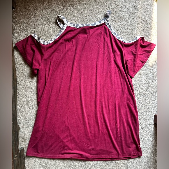 GRECERELLE GC Womens Short Cold Shoulder Sleeve Maroon Leopard Print Top Medium - Picture 2 of 9